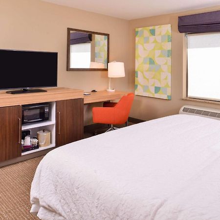 Hampton Inn York Exterior photo