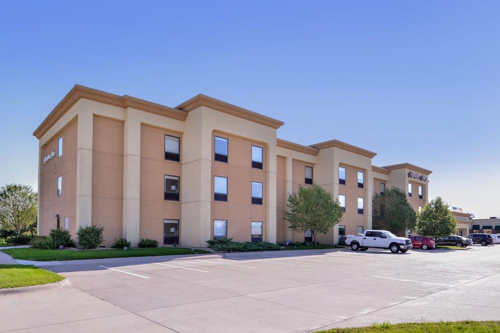 Hampton Inn York Exterior photo