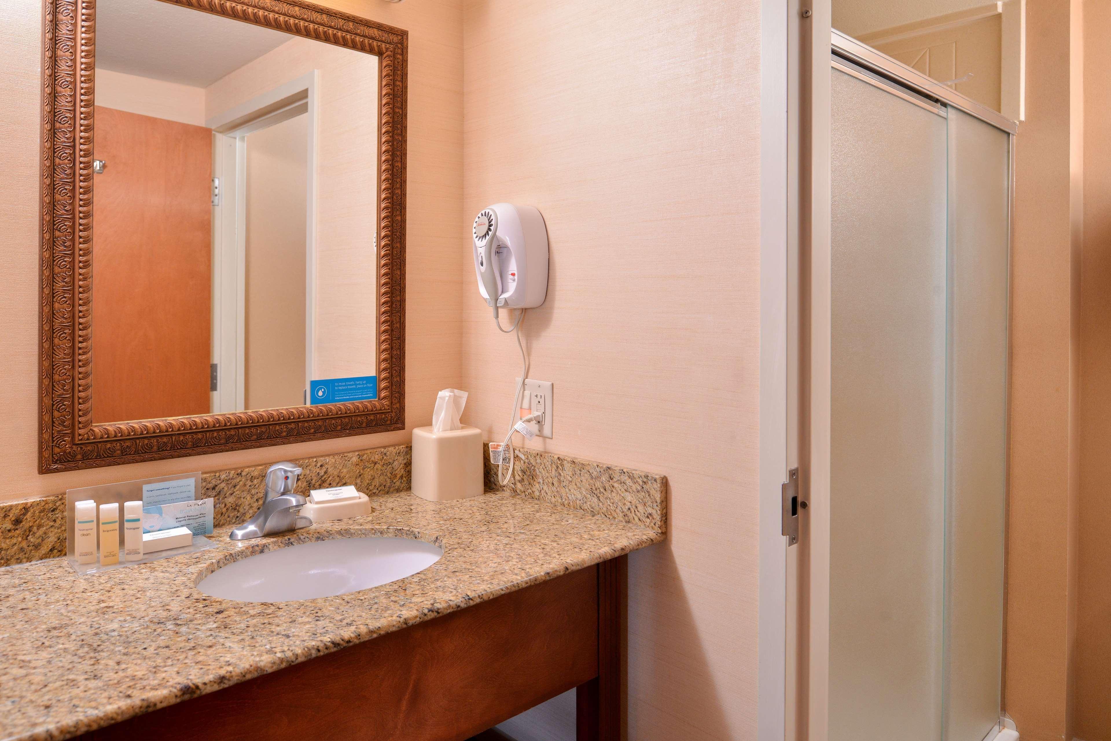 Hampton Inn York Exterior photo