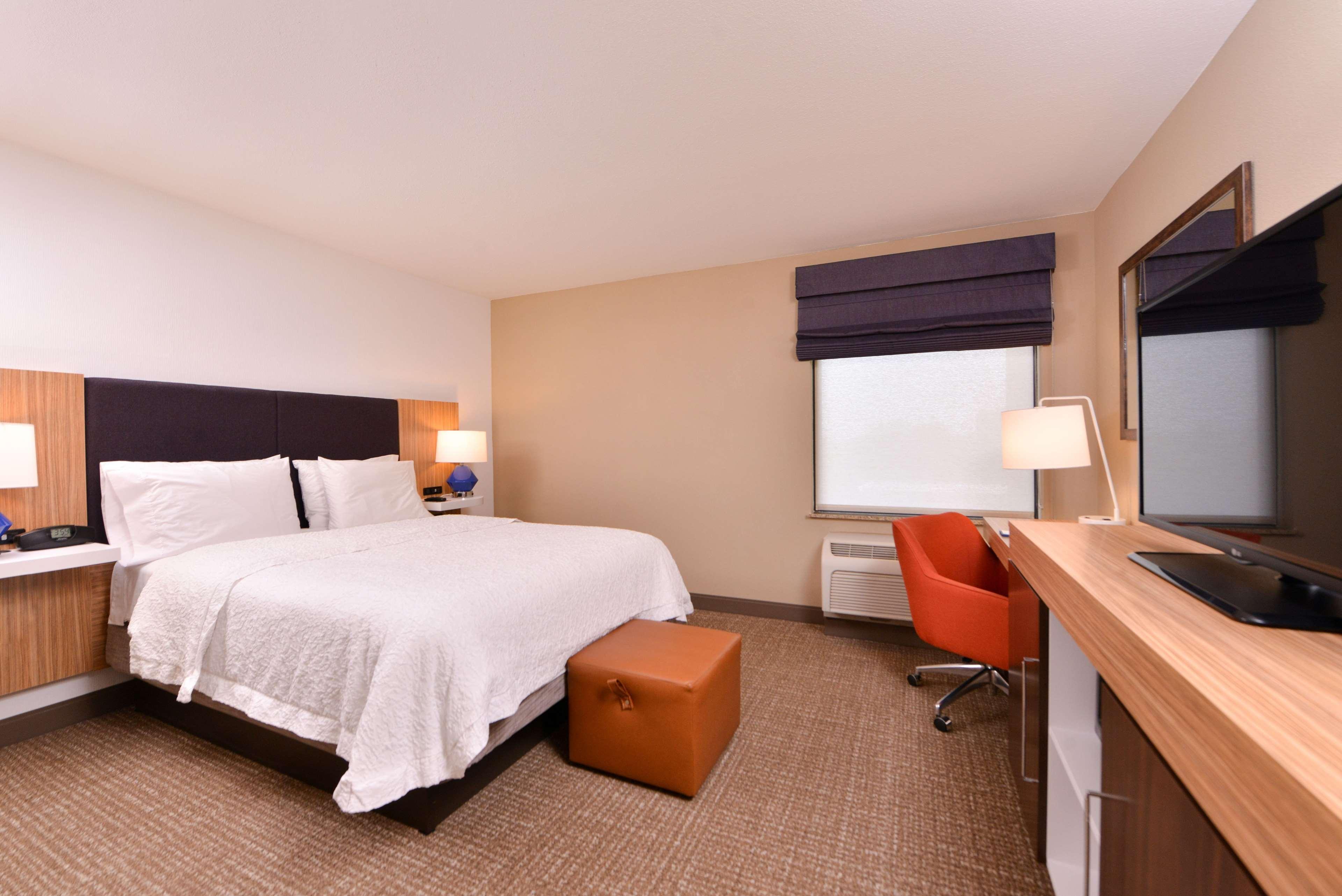 Hampton Inn York Exterior photo