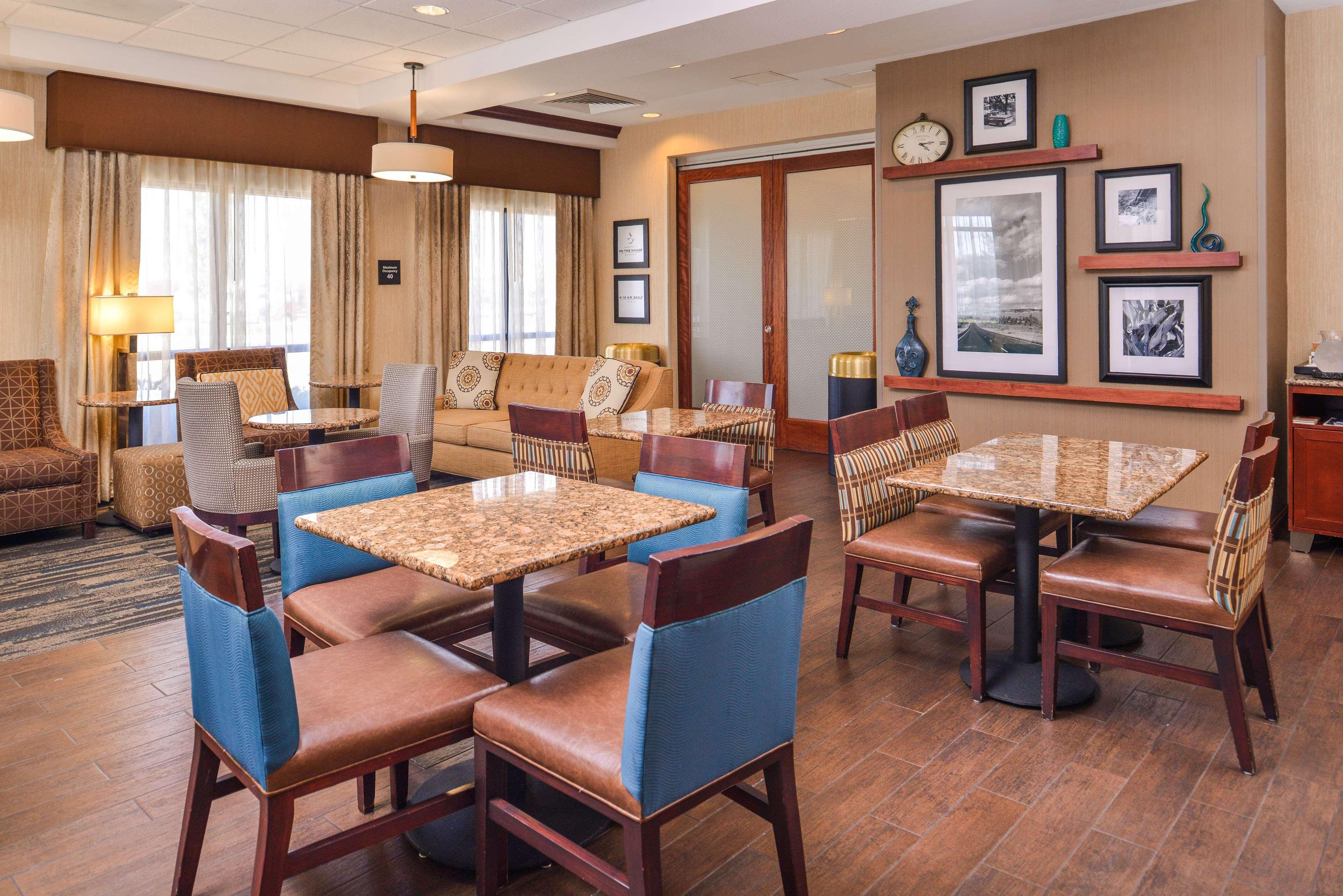 Hampton Inn York Exterior photo