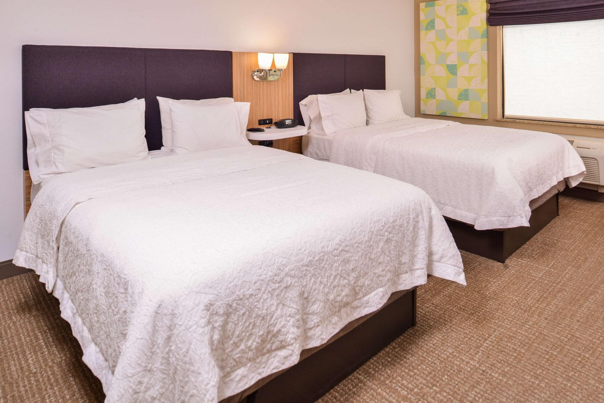 Hampton Inn York Exterior photo